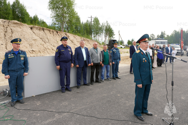 35-летие МЧС России и 39-летие пожарной охраны Нягани отметили комплексом мероприятий