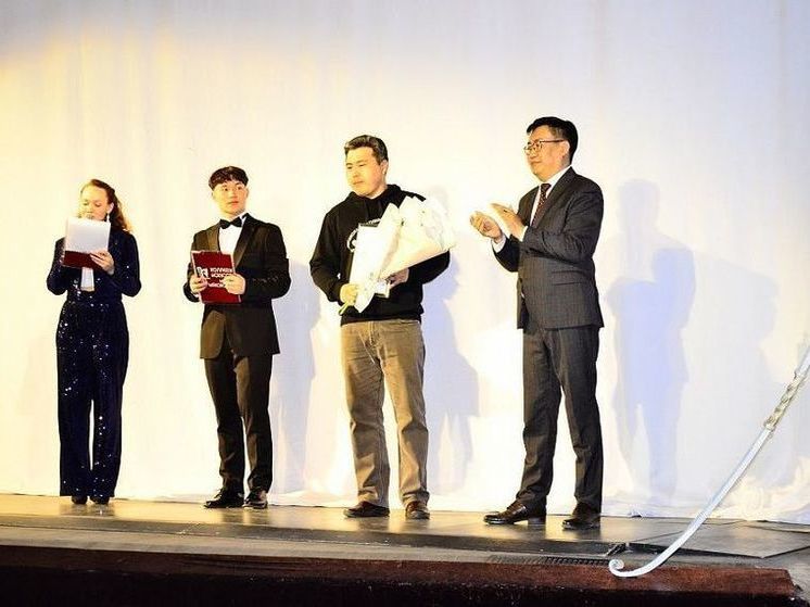 В Улан-Удэ в колледже искусств назвали лучшего преподавателя года
