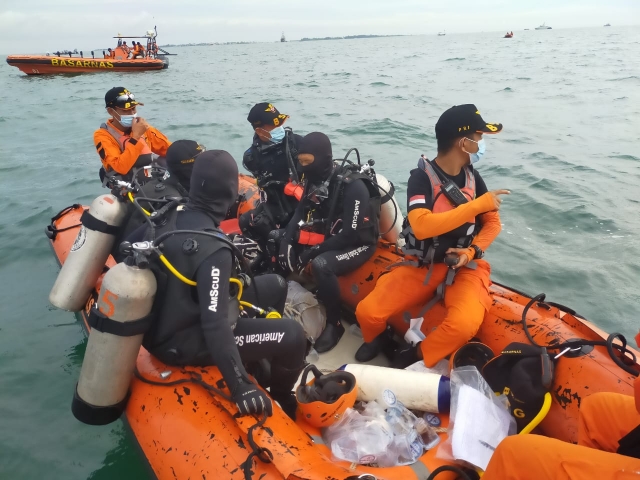 Теплоход с 236 пассажирами загорелся у побережья острова Бали