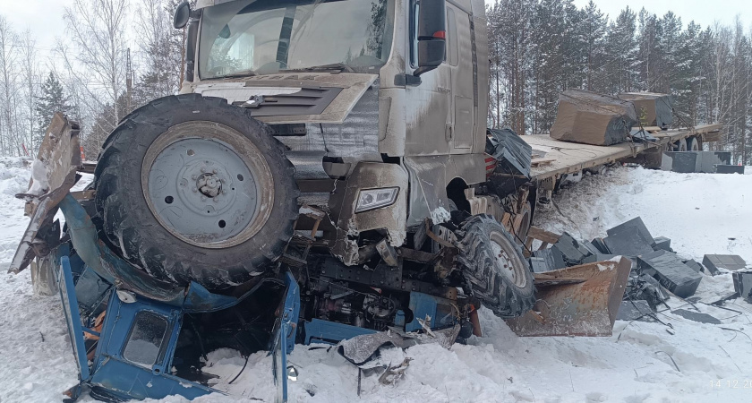 Фура раздавила трактор в ДТП на федеральной трассе в Юрьянском районе