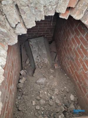 В Балаково обнаружили старинный склеп