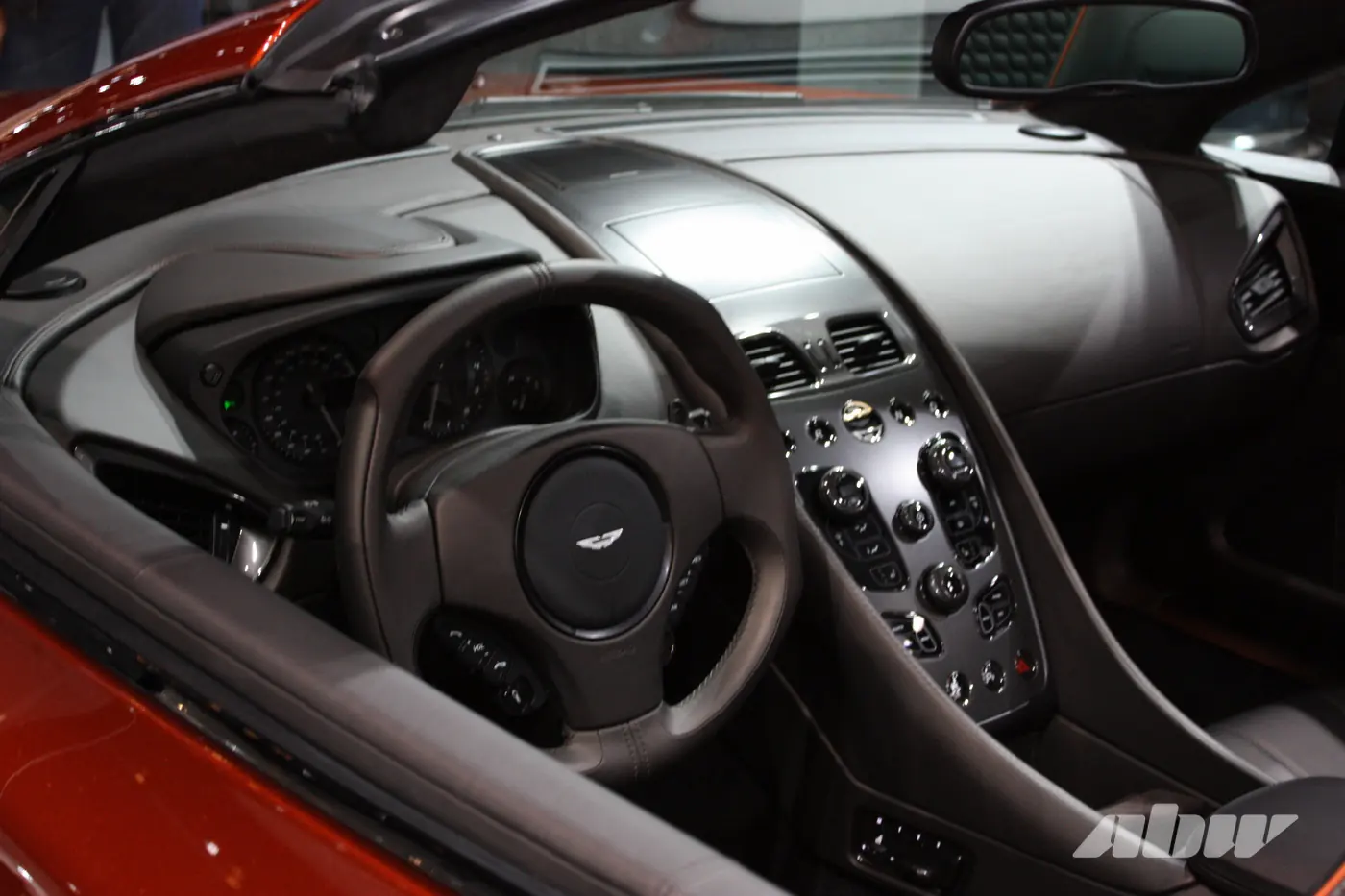 Три поколения победителей: четвертьвековой юбилей Aston Martin Vanquish
