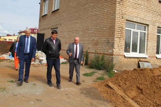 Единороссы Бузулукского района взяли капремонт Сухореченской школы на особый контроль.