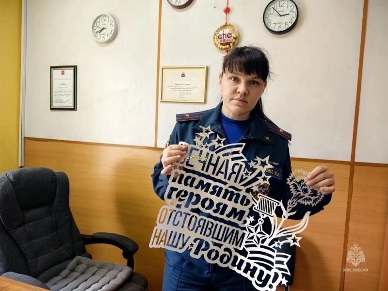 МЧС России продолжает участвовать в патриотической акции «Окна Победы»