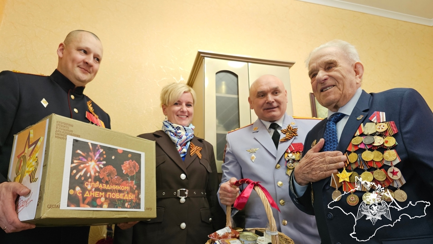 Росгвардейцы провели акцию «Парад у дома ветерана» в городе-герое Севастополе