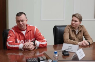 Губернатор Алексей Текслер встретился с руководителем Движения Первых, Героем России Артуром Орловым