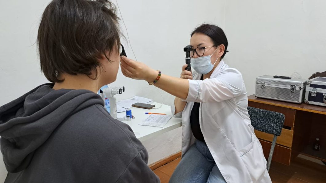 медосмотры якутск. медосмотр в институте. толпа пациентов. медосмотры якутск. медперсонал в больнице.