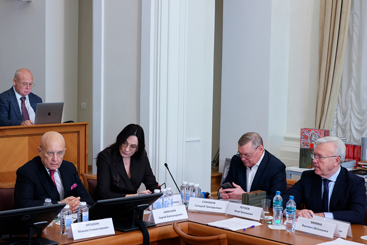 «Прошедшие в конце декабря Тобольские чтения были посвящены обсуждению доклада «Пути и дороги Сибири» — это создание новой транспортной и инфраструктурной сети для Сибири и Евразии»