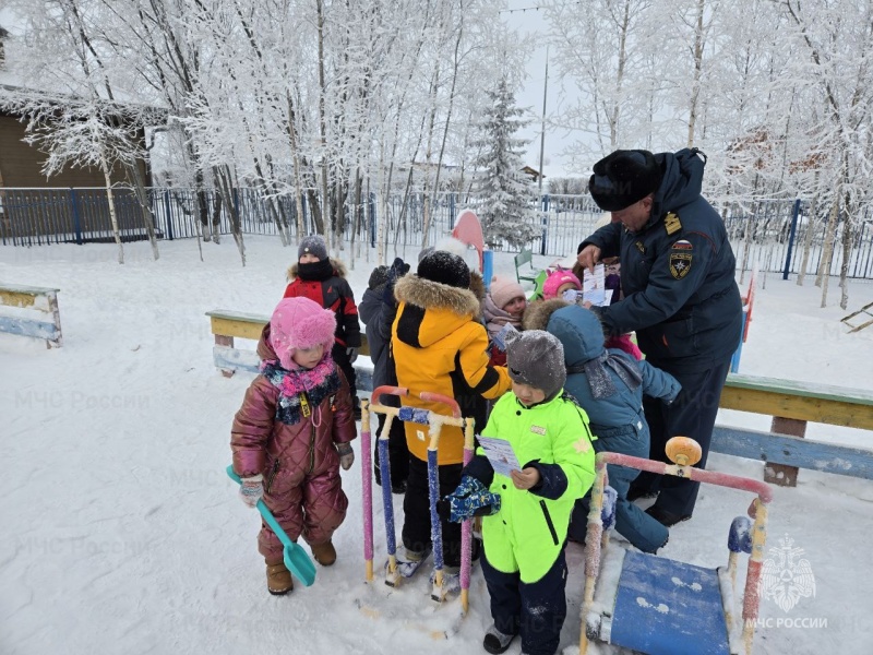 Инспекторы Центра ГИМС активно проводят профилактическую работу среди различных слоев населения Ямала