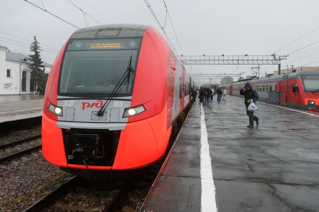 Ласточка из питера в москву. Ласточка Псков Питер. Ласточка поезд Псков Питер. Ласточка Москва Питер. Ласточка Сортавала Санкт-Петербург.