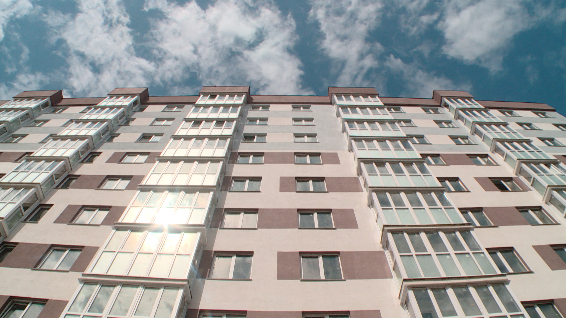 Переселение из аварийного жилья. Аварийное жилье волгоград 2024. Аварийное жилье. Обрушившаяся кровля. Расселение аварийного жилья.