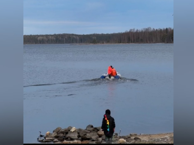 На озере в Карелии перевернулись каяки с туристами из Тверской области
