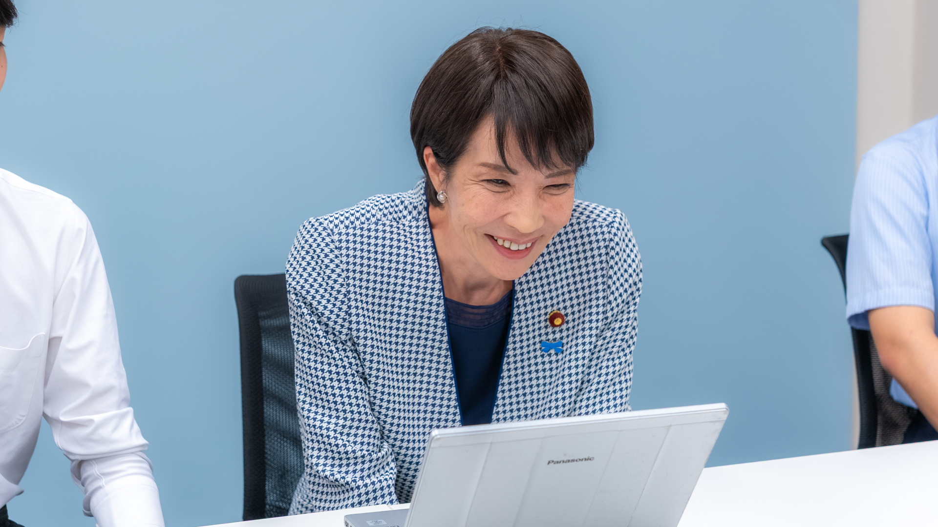 x.com/takaichi_sanae