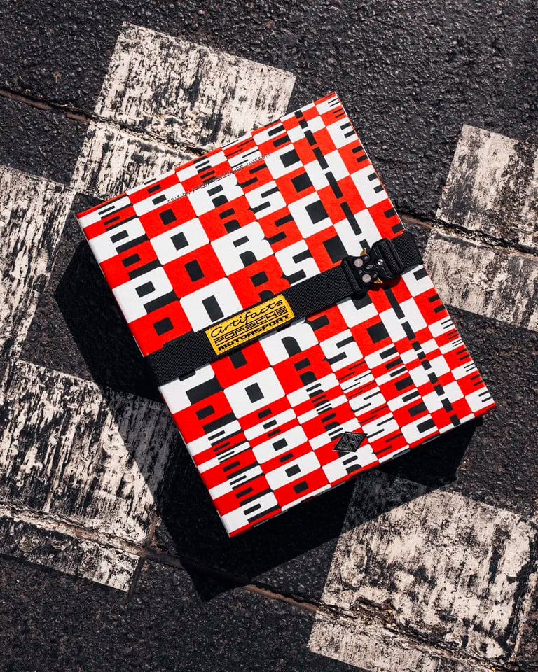 Издательство Type 7 выпустило настольную книгу о Porsche (фото 1)