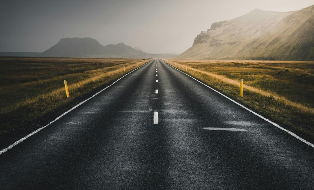 В Северо-Западном регионе продолжается замена грунтового дорожного покрытия на асфальтовое | ФОТО Luke Stackpoole on Unsplash