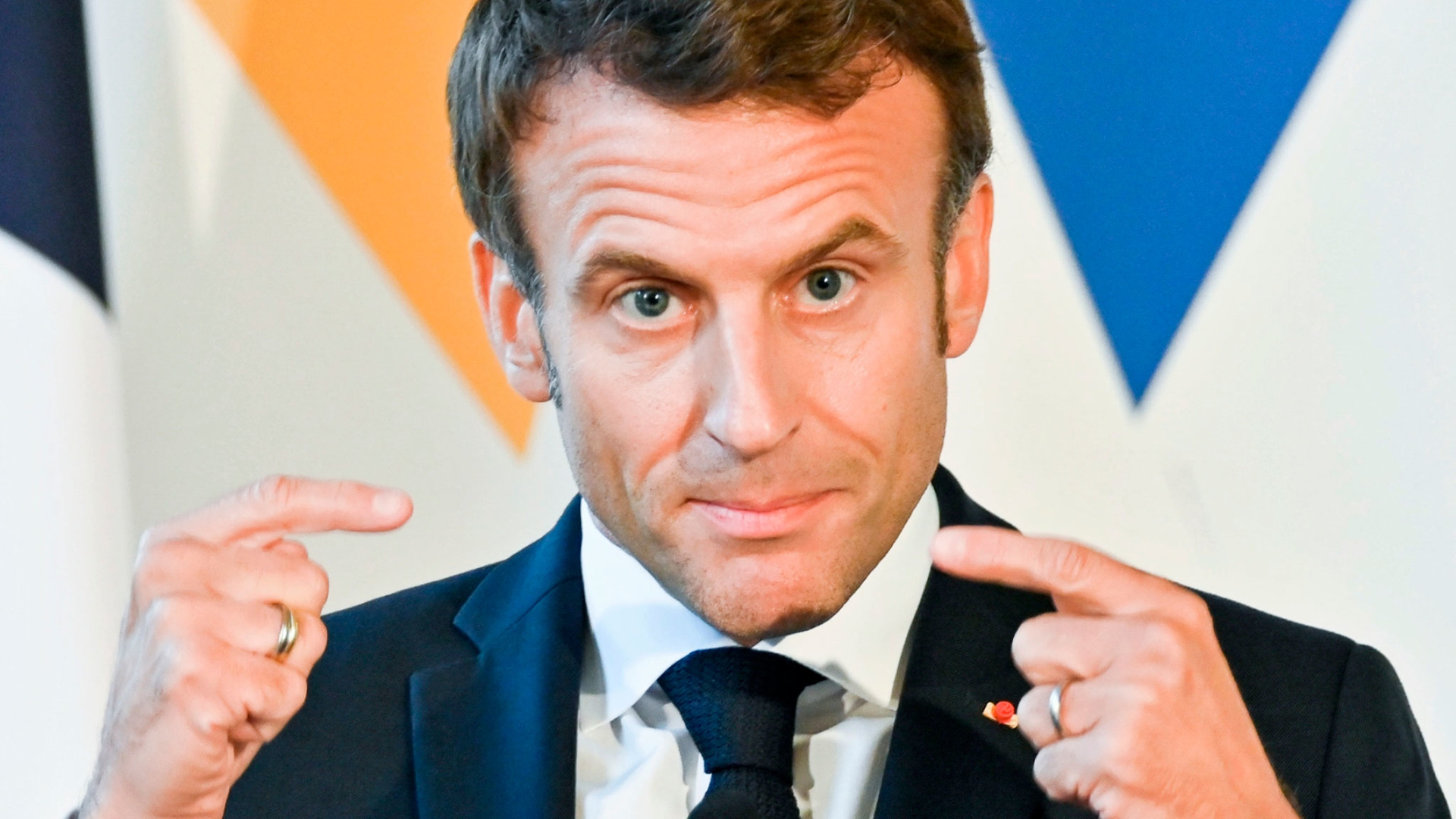Мануэль вальс. Макрон испугался. Председатель сената франции. Министр иностранных дел франции. Французский грозить.