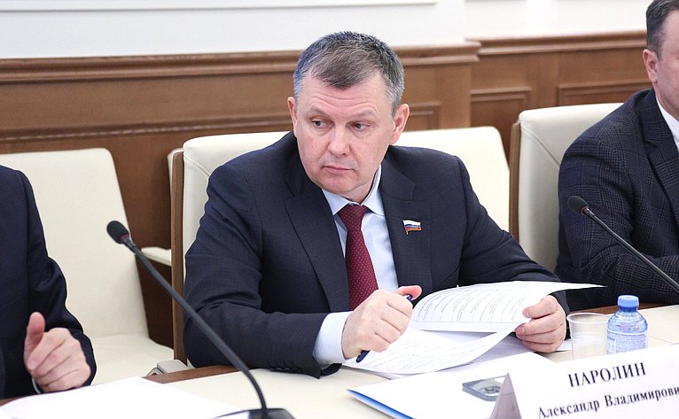 Александр Наролин
