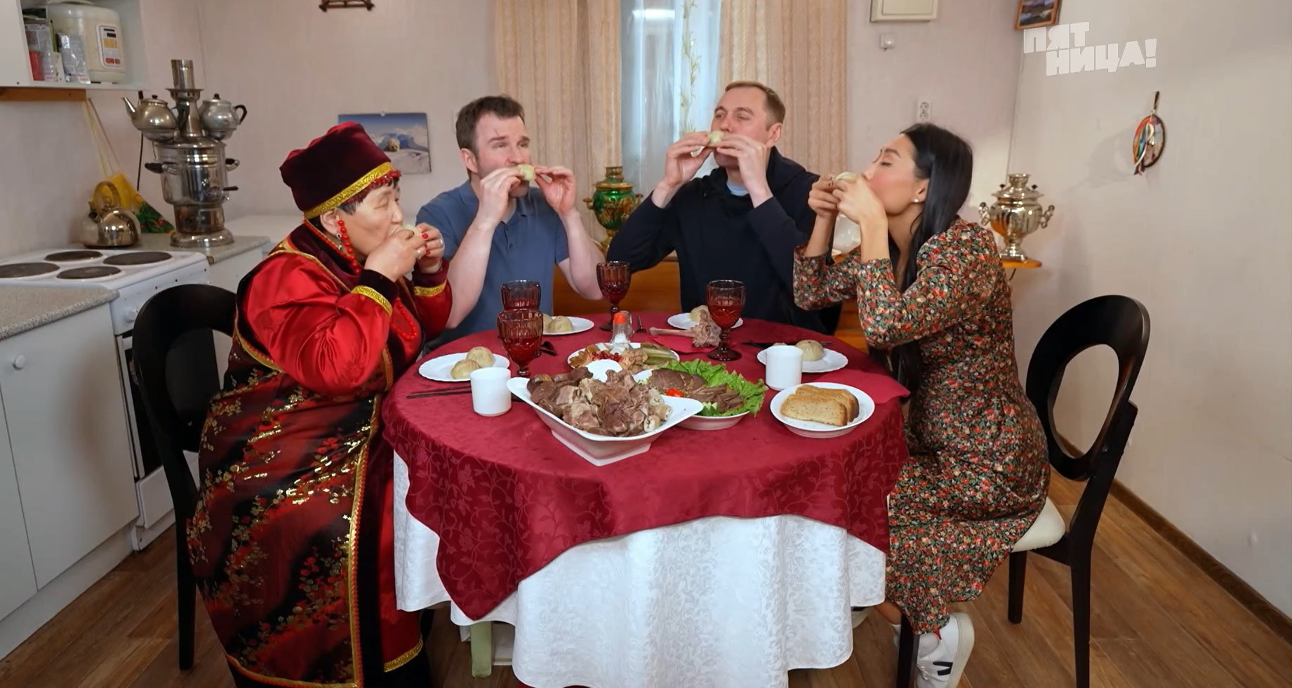 «Синхронное выпивание поз!»