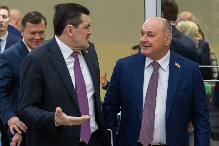 Сам Иван Михайлович (справа), как правило, не любит публичность, держится в тени, но оказывает широкое содействие своим многочисленным подшефным