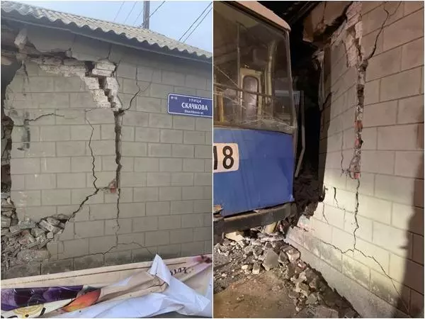 В Ростове возле разрушенного после ДТП дома на Скачкова сломался трамвай