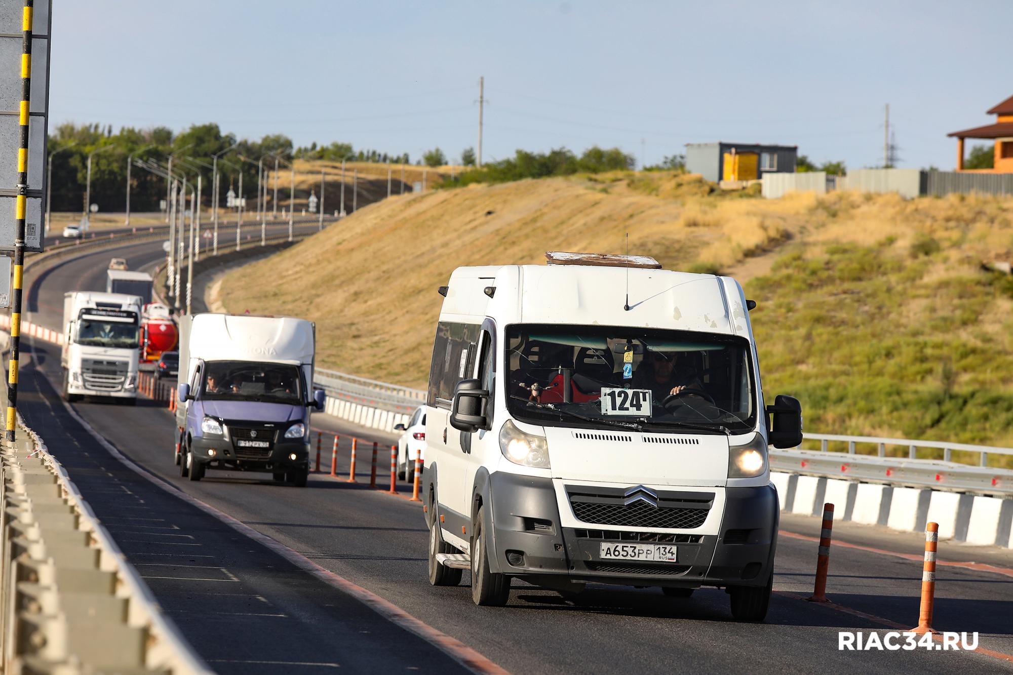 ищем перевозчиков. ищем перевозчиков. ищем перевозчиков. автотранспорт и человек. грузоперевозки по россии.