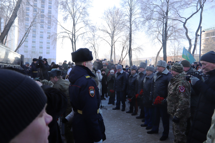 Начальник Управления Росгвардии по Пермскому краю принял участие в открытии памятника в честь участников специальной военной операции