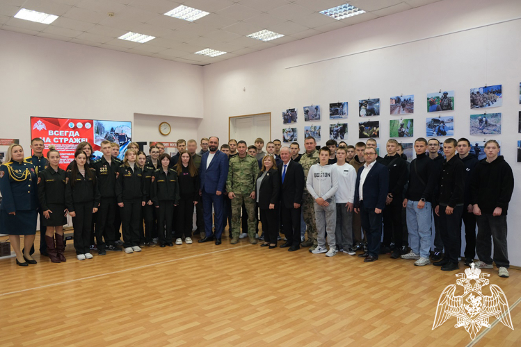 В Курске к 9-летию со дня образования территориального управления Росгвардии открылась фотовыставка
