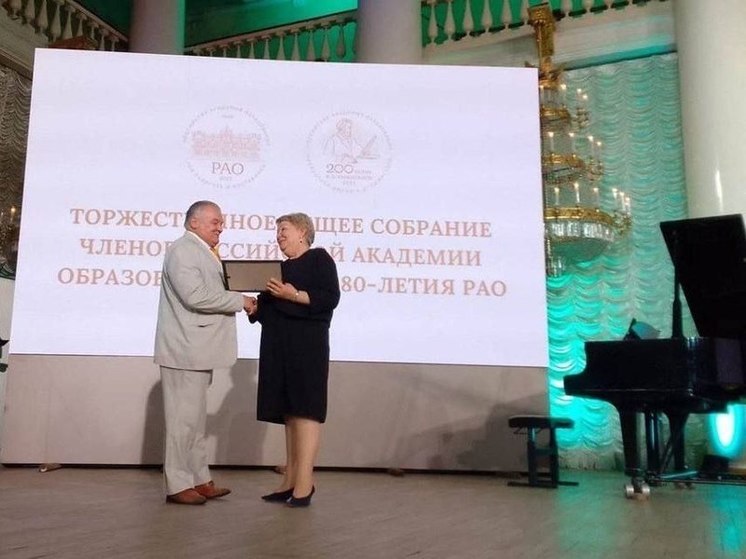 Директор Губернаторского Светленского лицея Сайбединов стал почётным членом Российской академии образования
