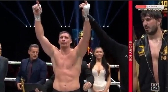 Артем Вахитов уступил Рико Верхувену в главном бою Glory 100