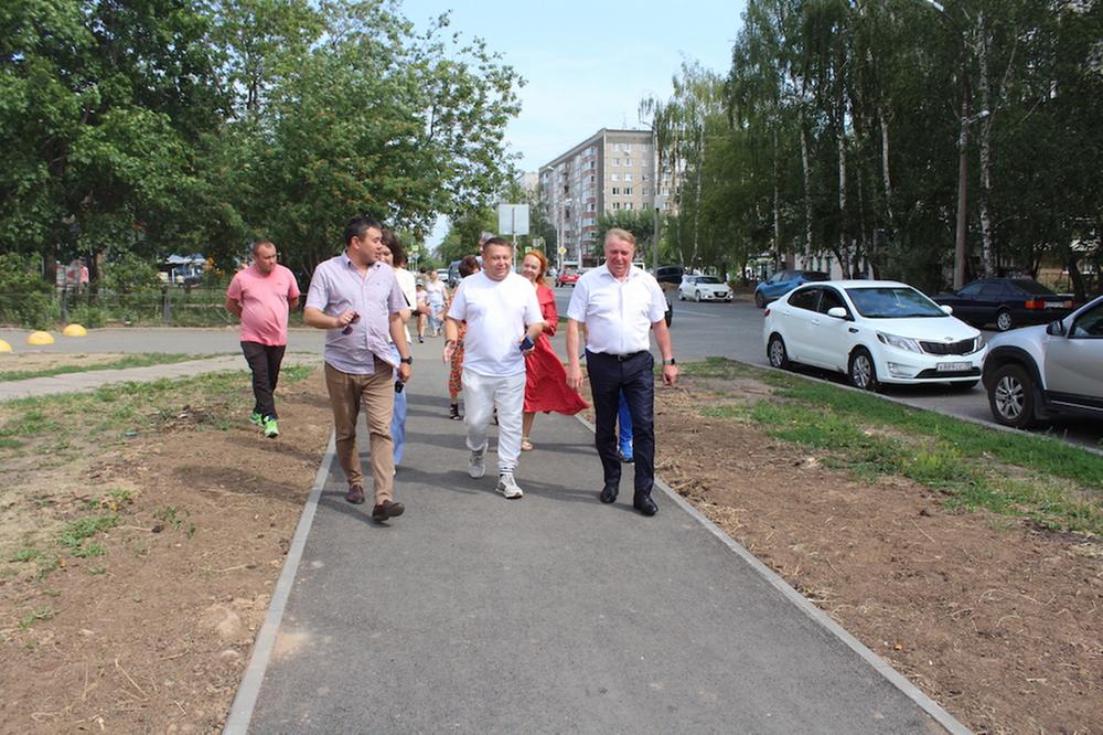 Тротуар 22. Пешеходная дорожка. Тротуар. Ремонт тротуаров фото. ЦСО Ижевск Ленинский район