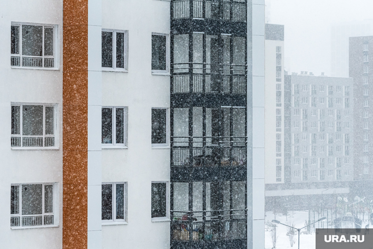 Свердловские зарисовки. Екатеринбург, снег, академический район, зима, погода, недвижимость, ипотека, многоквартирный дом, квартал конструктивизма