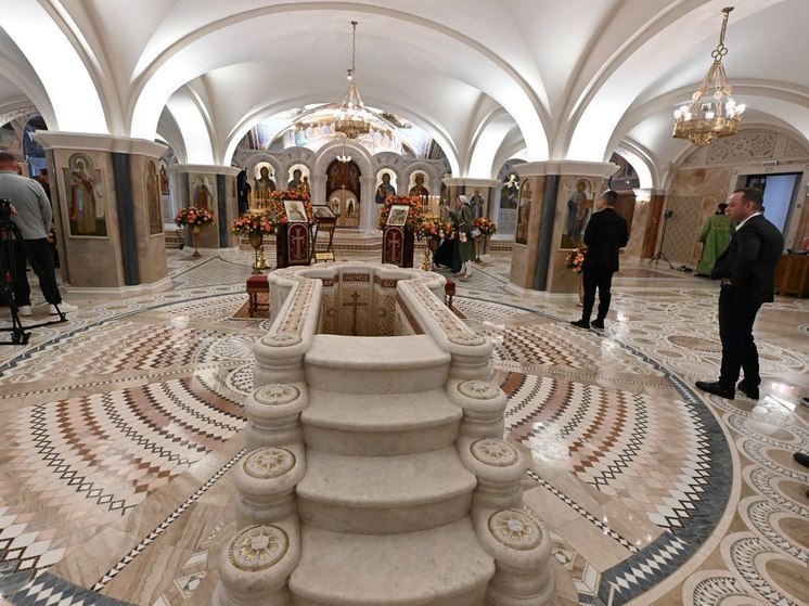 В Челябинске освятили нижний храм кафедрального собора
