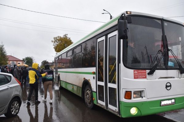 В Рязанской области из Михайловского района в учебные центры отправили семь автобусов с мобилизованными