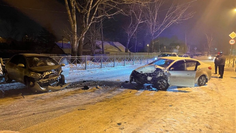 Автомобиль сбил пешехода. Авария на ипподромской новосибирск. Сбежал дтп. Водитель скрылся с места дтп. Дтп на ипподромской в новосибирске сегодня.