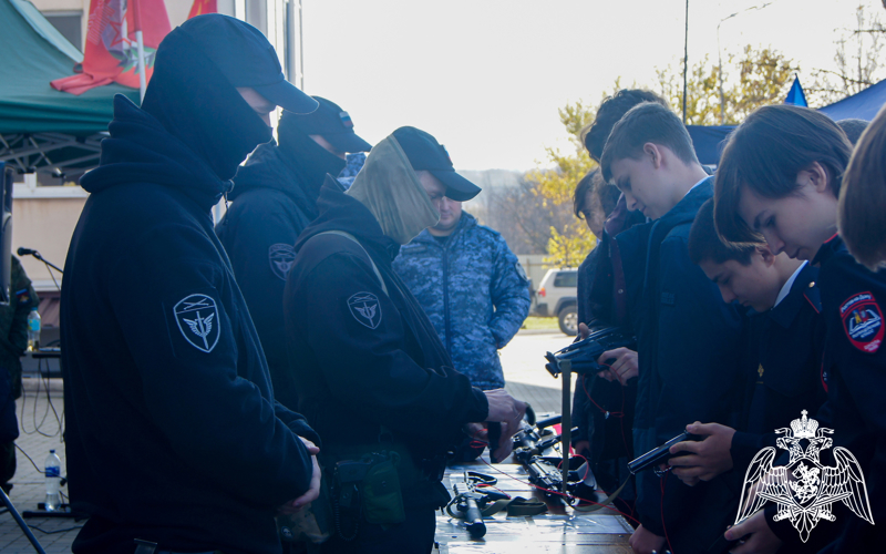 В Ростове-на-Дону Росгвардия представила экспозицию, приуроченную ко Всероссийскому дню призывника