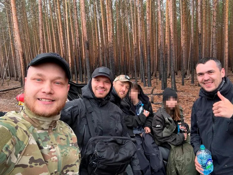 Сотрудники РМК нашли детей и отвезли в лагерь. Всего поисками подростков занималось 600 сотрудников полиции, МЧС, Росгвардии, волонтеров отряда «ЛизаАлерт» и других добровольцев