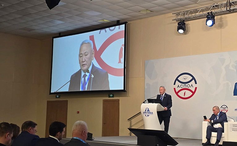 Сахамин Афанасьев принял участие в работе XV Международного форума «Арктика: настоящее и будущее»