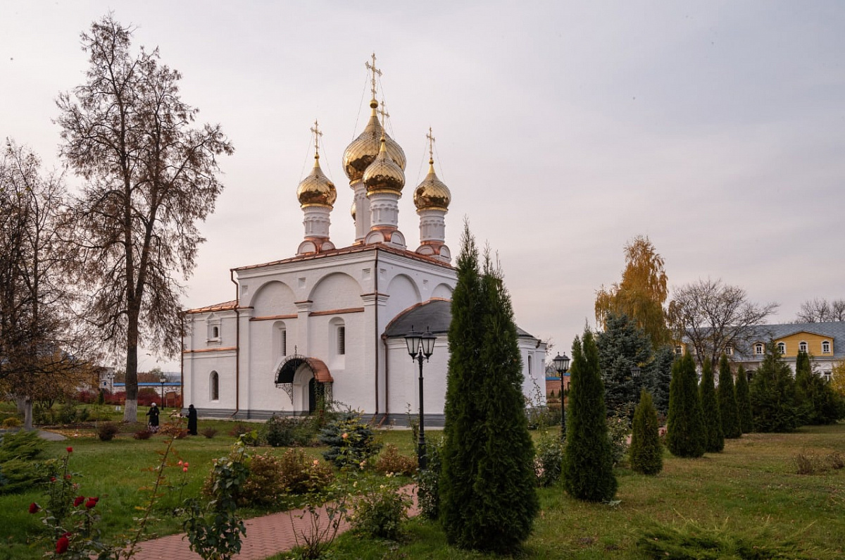 Некрополь в Казанском монастыре Рязани фото