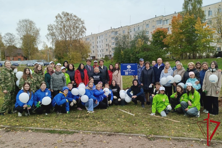 Сотрудники вневедомственной охраны по Тихвинскому району приняли участие в экологическом проекте «Подари лес другу»