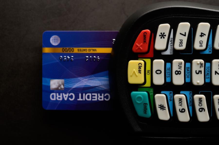 Фото: freepik.com | «Мир» против Visa. Минфин поставил точку