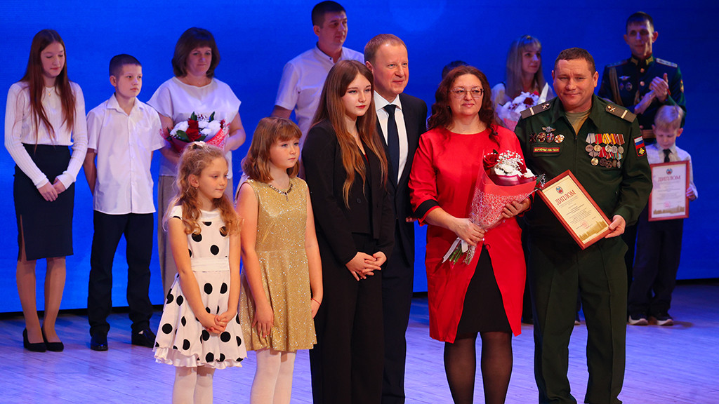 В Барнауле наградили победителей и призеров эстафеты «Согрей теплом родительского сердца» Фото №2
