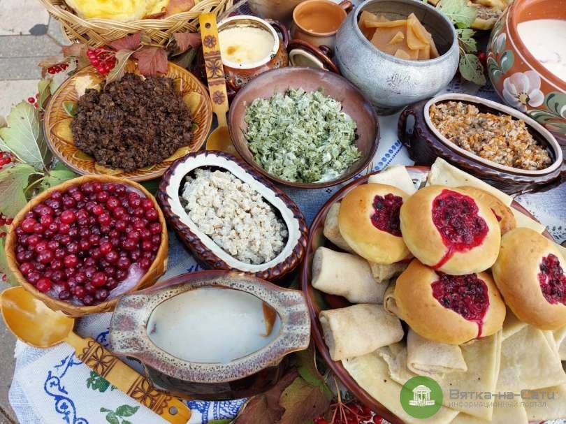 Где в Кирове попробовать блюда традиционной вятской кухни: адреса, меню, цены, телефоны кафе и ресторанов