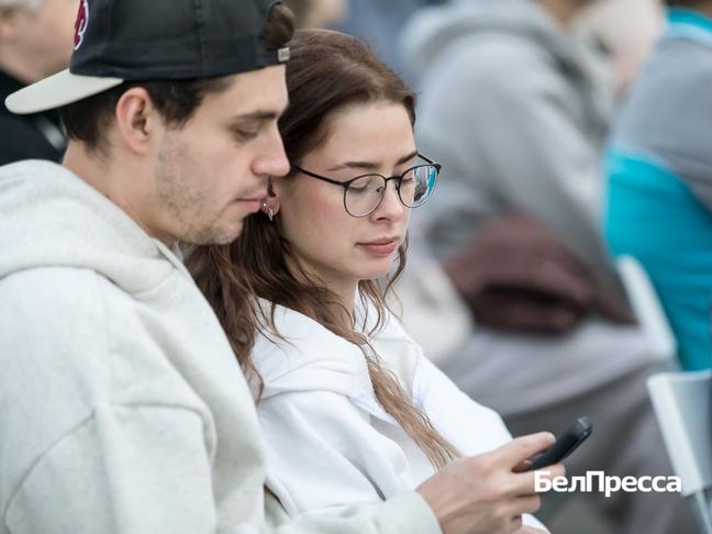 В Белгороде открыли сезон вечерних концертов на крыше Школы 21 - Изображение 2