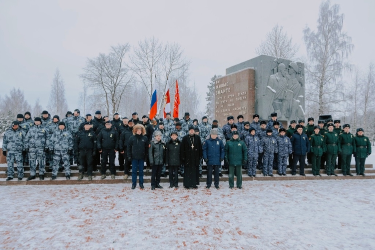 На Невском пятачке сотрудники и военнослужащие Росгвардии почтили память павших защитников Ленинграда