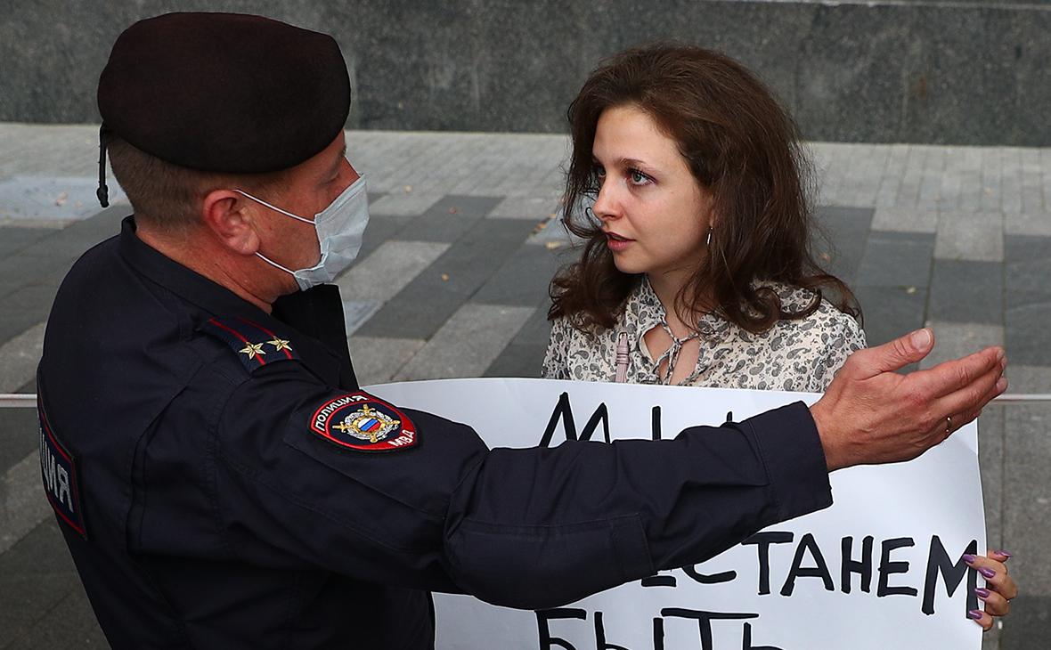 Юля фине. Одиночный пикет к ГУВД Екатеринбурга в поддержку Голунова.