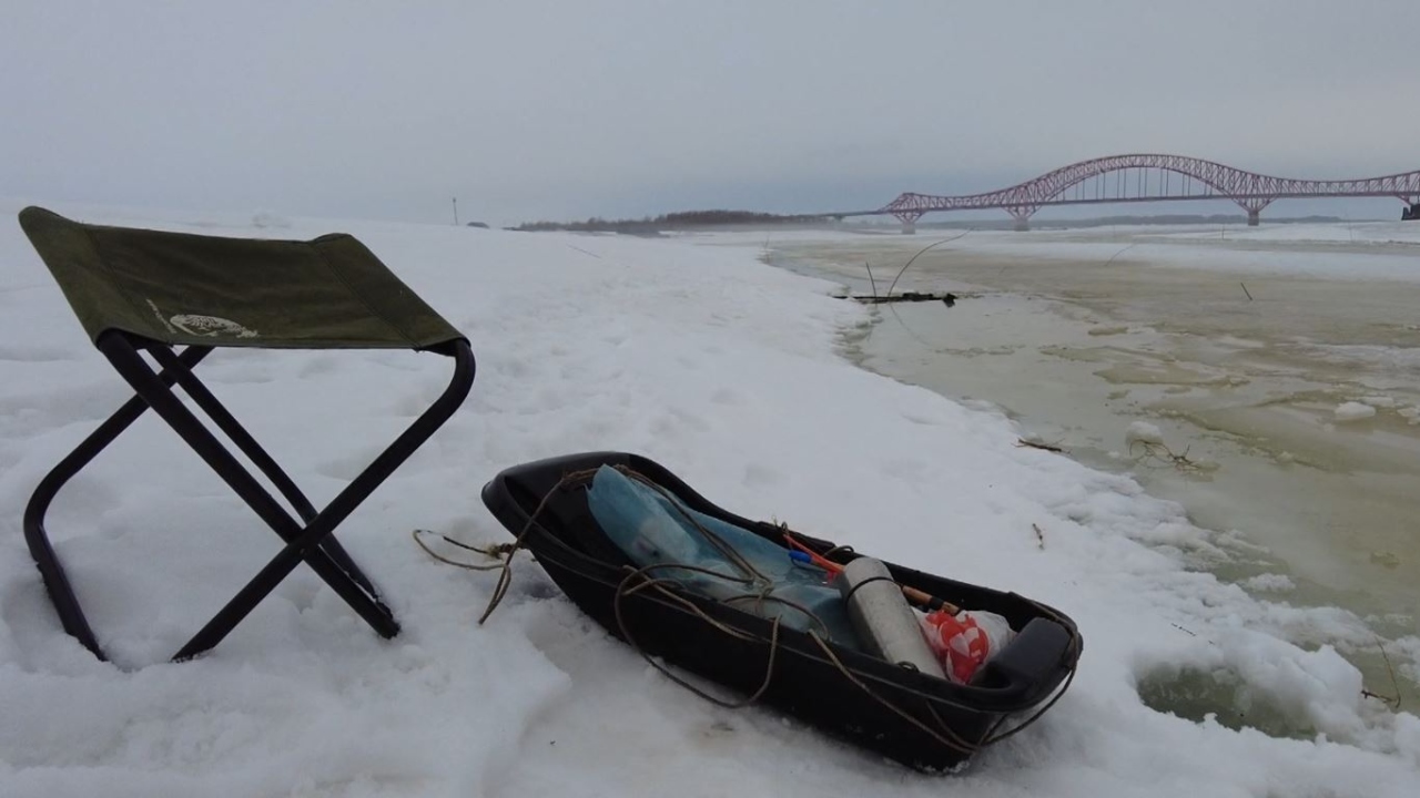 Югорских рыбаков предупреждают об опасности выхода на весенний лед