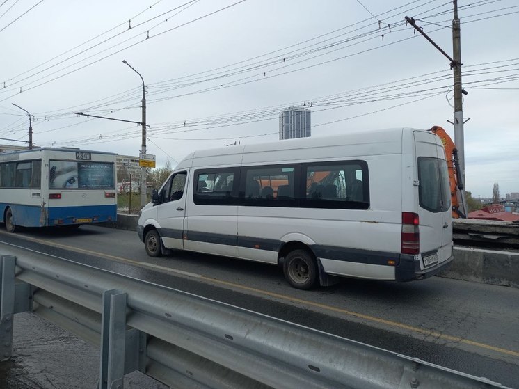 Владельцев саратовских маршруток попросили прокатиться в своих автобусах