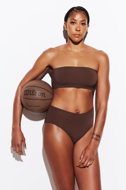 В новой кампании бренда Ким Кардашьян снялись баскетболистки (фото 3)