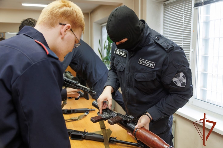 В Росгвардии по Хакасии прошли профориентационные мероприятия и дни открытых дверей