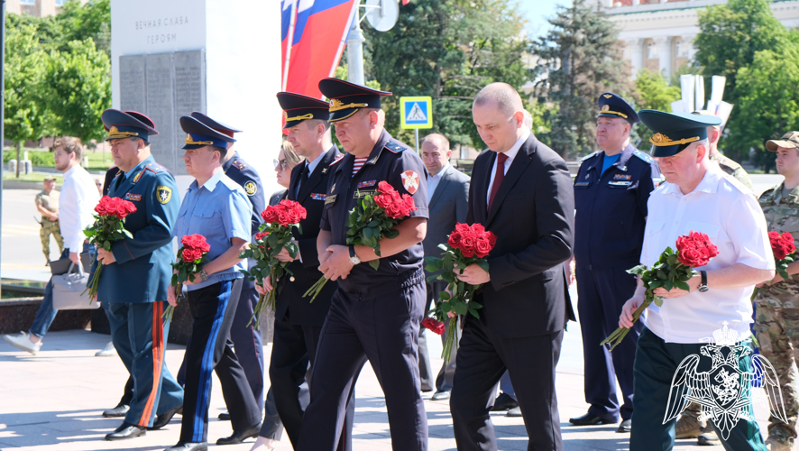 Начальник Управления Росгвардии по Белгородской области принял участие в памятных мероприятиях, посвященных Дню памяти и скорби